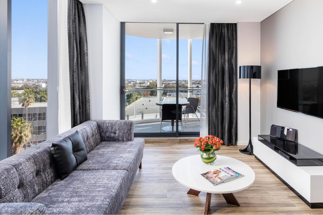 Meriton Suites Mascot Central Sydney Exterior photo A living room in a typical apartment