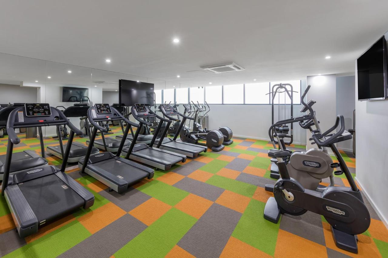 Meriton Suites Mascot Central Sydney Exterior photo The gym at the hotel