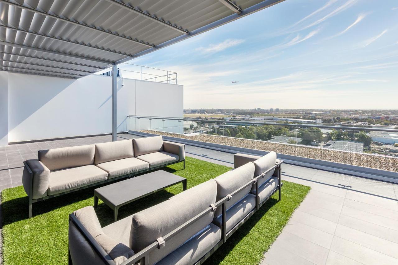 Meriton Suites Mascot Central Sydney Exterior photo Rooftop garden