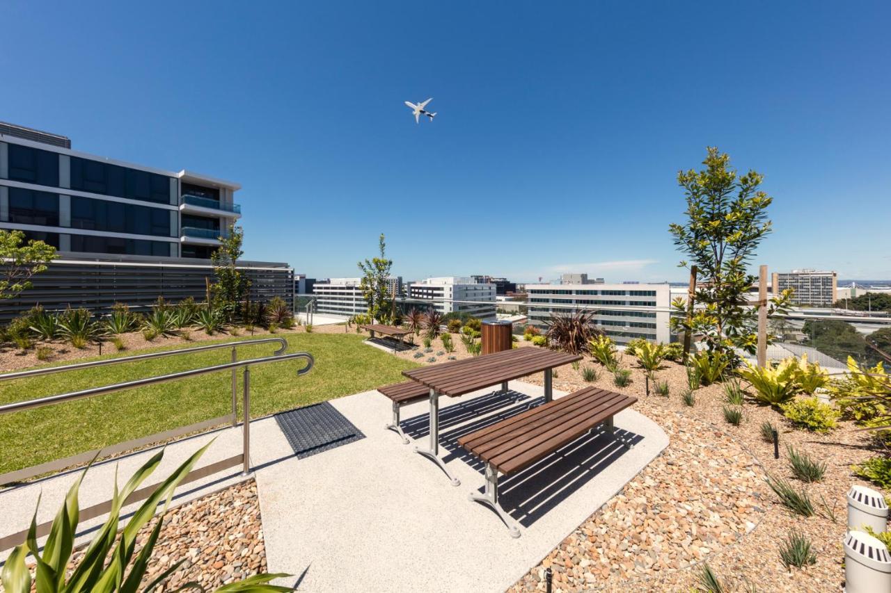 Meriton Suites Mascot Central Sydney Exterior photo Rooftop garden